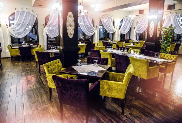 Interior Restaurant Queen 2